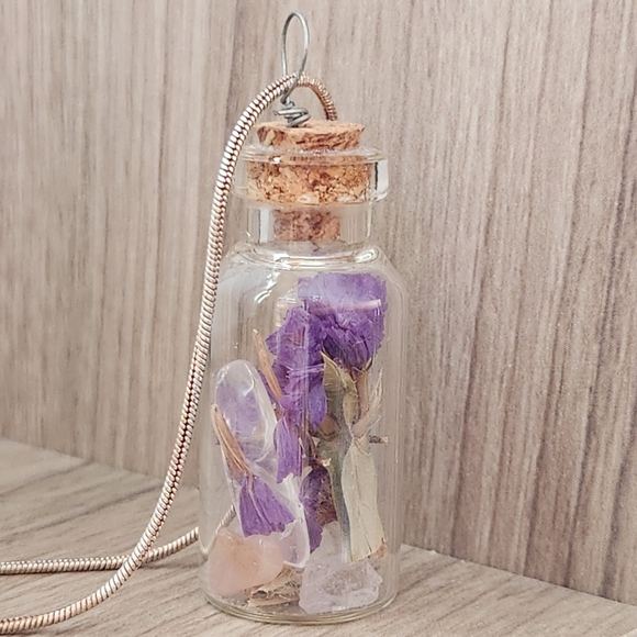 Dried flower & crystal bottle necklaces - Picture 5 of 10